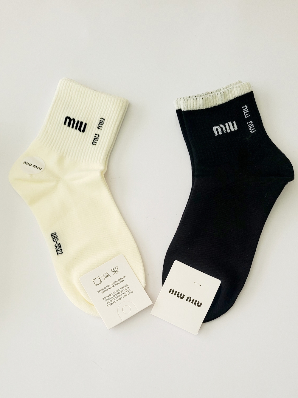 ✨️Miu Miu✨️ Crew Socks 🧦in Black&white✨️2 Pairs🧦